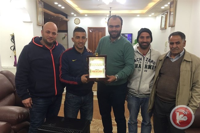 نادي ابناء القدس يكرم نجم الابناء محمد عجاق &quot;ابو جمعة&quot;