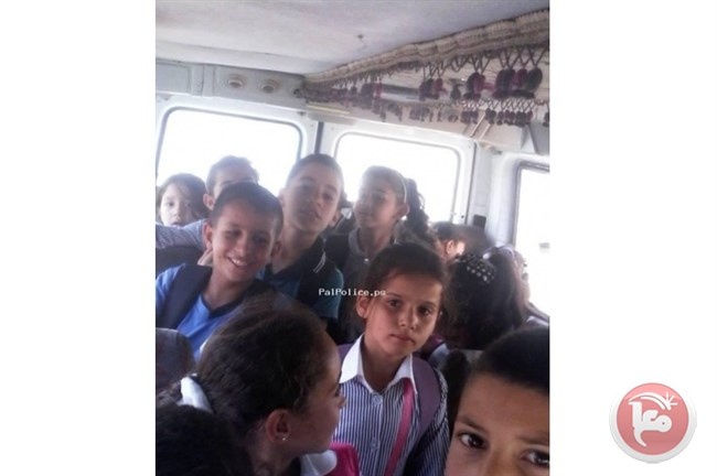 ضبط حافلة نقل طلاب بحمولة زائدة بلغت 18 راكبا بالخليل