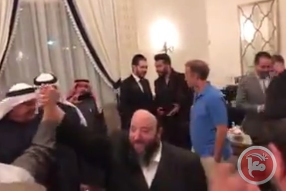 بالفيديو- يهود ومسلمون يحتفلون بعيد الأنوار في البحرين