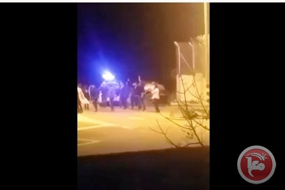 مستوطنون يقومون بجولات رقص في دير بلوط غرب سلفيت