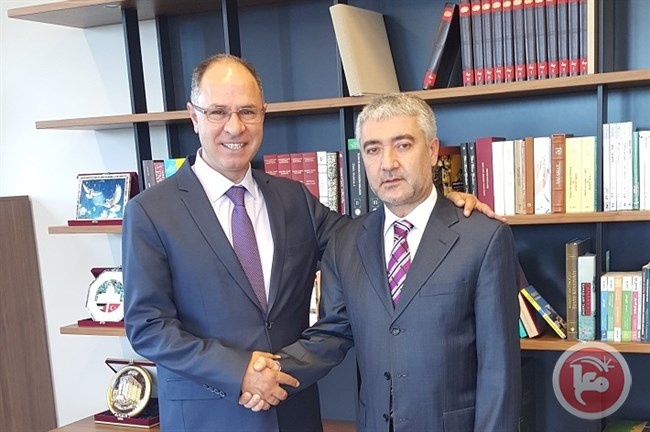 سفير فلسطين يطلع مستشار الرئيس التركي على آخر التطورات السياسية