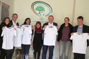 وفد من أعضاء البرلمان البريطاني يزور مقر اتحاد كرة القدم واستاد فيصل