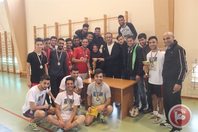 نادي التربية الرياضية في جامعة بيرزيت يختتم بطولة كرة القدم للصالات
