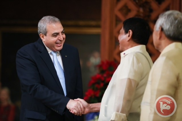 السفير الآغا يلتقي الرئيس الفلبيني ويسلمه رسالة خطية من الرئيس عباس