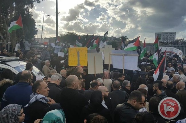 حشود في شوارع عرعرة ضد الاستهداف الفلسطيني بالداخل