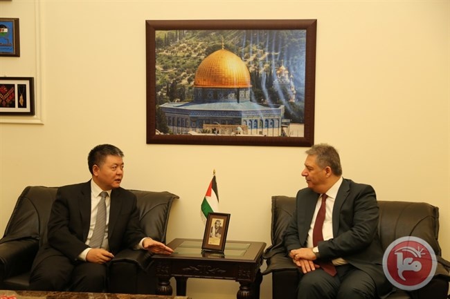 دبور يبحث أوضاع اللاجئين الفلسطينيين بلبنان مع سفير الصين