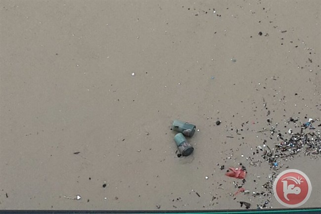 الامواج العاتية تقذف الالغام البحرية على سواحل تل ابيب