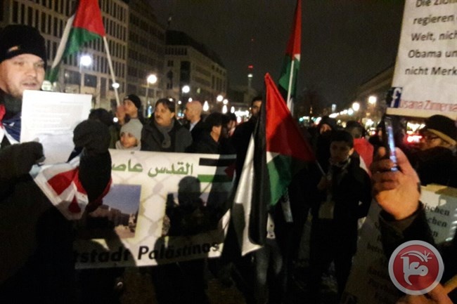 شاهد- الالاف يهتفون لفلسطين في برلين