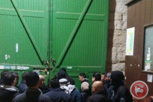 الحراس تصدوا لهم- شرطة الاحتلال تحاول ادخال غرفة متنقلة للاقصى