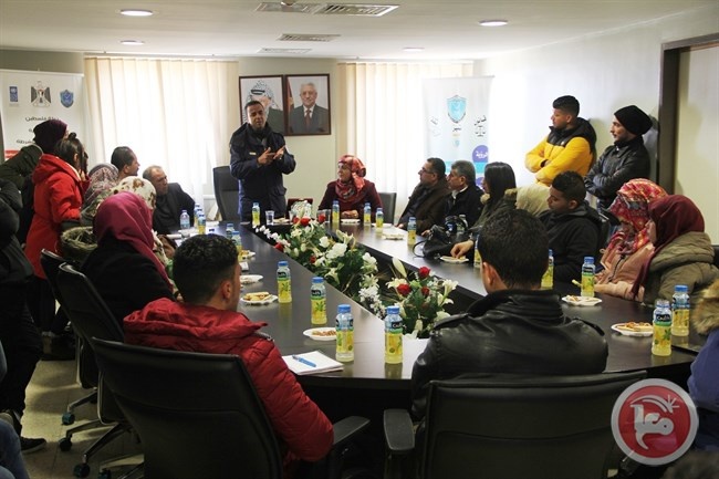 الشرطة تستضيف وفدا من جامعة القدس في يوم تعريفي
