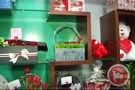 عيد الحب يغرق الشارع الفلسطيني بين مؤيد ومعارض