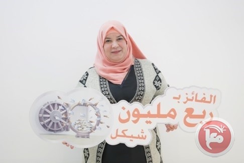 مواطنة من بدو تفوز بجائزة &quot;القاهرة عمان&quot; لحسابات التوفير