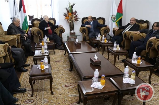 حماس تلتقي لجنة الانتخابات