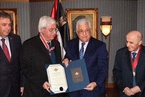 الرئيس يمنح الروائي اللبناني الياس خوري وسام الثقافة والعلوم والفنون