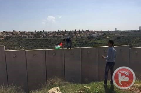 الاحتلال يقمع مسيرة بذكرى مجزرة الحرم الإبراهيم في نعلين