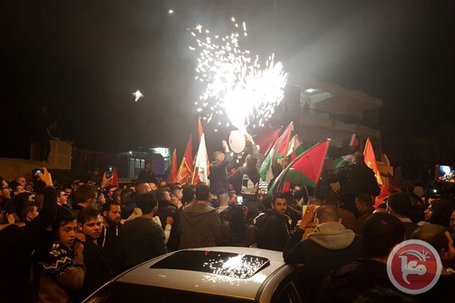 &lt;div&gt;صورة وتعليق: &lt;/div&gt;فلسطينيون يحتفلون بفوز يعقوب شاهين بلقب &quot;ارب ايدول&quot;