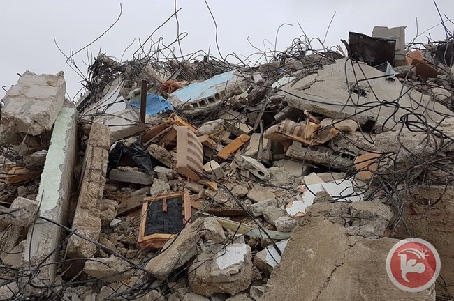 الاحتلال يهدم منزلين في قرية جبل المكبر ويشرد 14 فردا