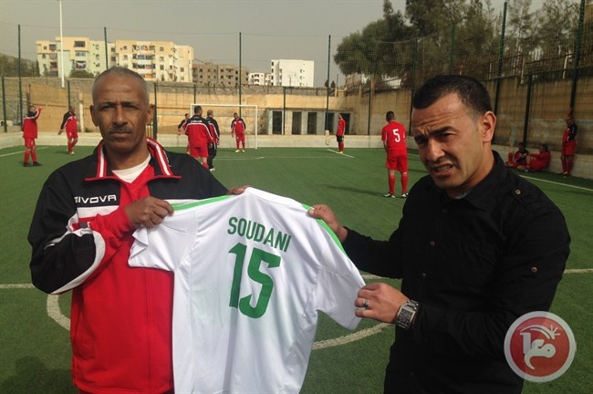 احمد عيد يحظى بمحبة جماهير اولاد عبد القادر في الجزائر