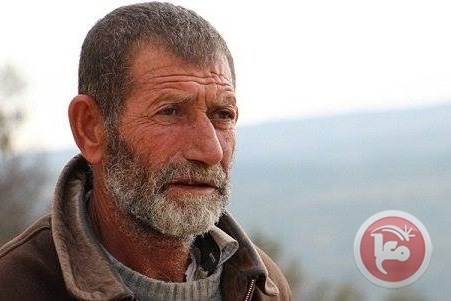 دفع فاتورة الماء وسقى بها جذور أرضه بعد شق الطريق