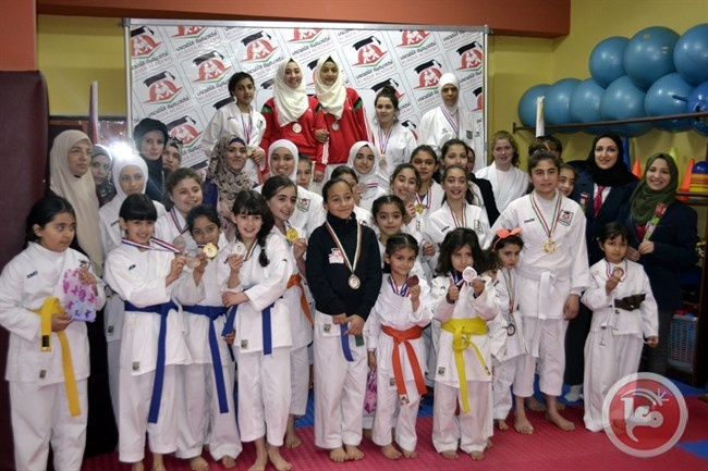 أكاديمية الأقصى تحيي يوم المرأة ويوم الأم على طريقتها الخاصة