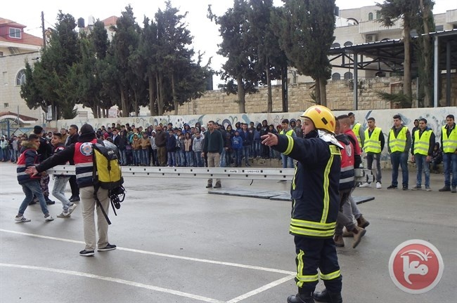 الدفاع المدني ينفذ تمارين إخلاء لمدارس القدس