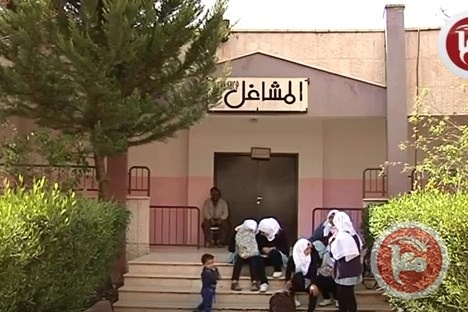 مدرسة دورا المهنية للبنات نافذة للنجاة من البطالة