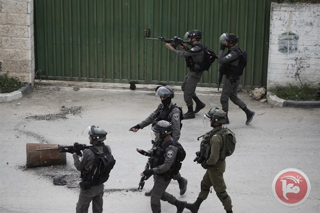 مطاردة ساخنة- الاحتلال يوقف شرطيا فلسطينيا