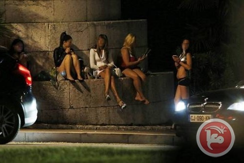 قناة تلفزيون دينية تبث فيلما إباحيا... بالخطأ!!