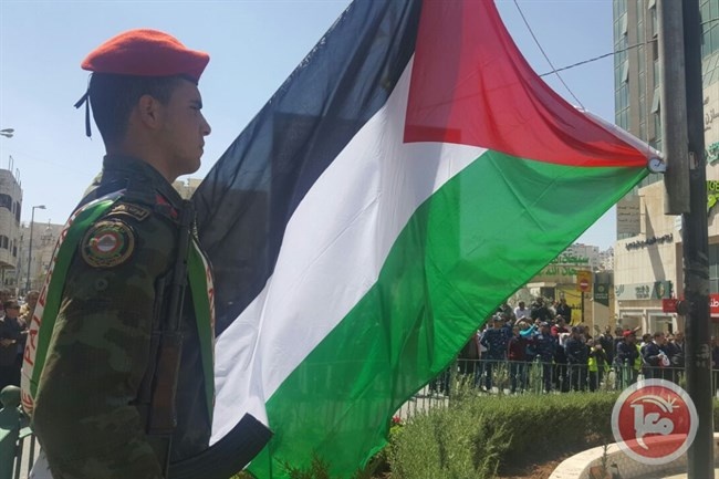 بالصور- رفع العلم الفلسطيني في الخليل