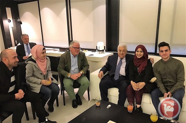 الرئيس يستقبل فريق مهارات فلسطين للتصميم الجرافيكي في بروكسل