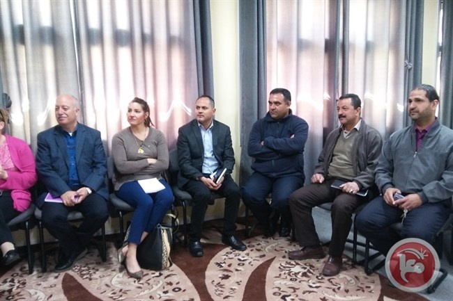 التربية تطلع وفدا امريكيا على مشاريع تعليمية في مدرسة الأهرام للبنات