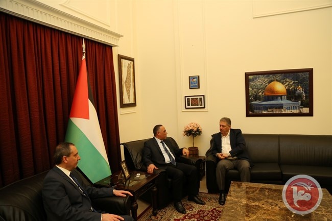 السفير دبور يبحث أوضاع اللاجئين الفلسطينيين بلبنان