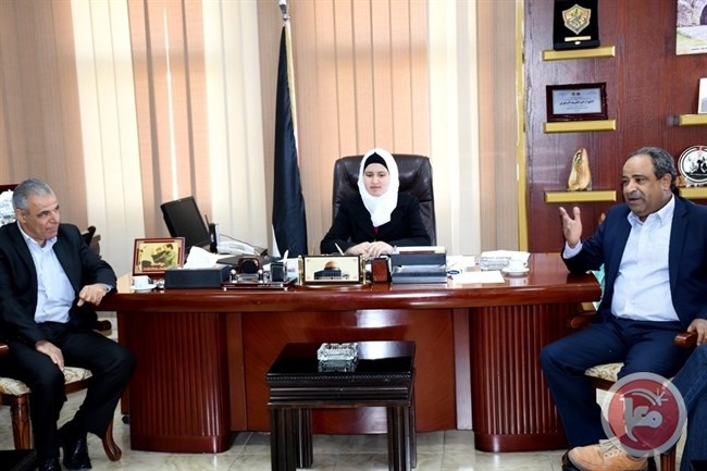 طالبة من مدرسة &quot;كفر الديك&quot; تتسلم مهام محافظ سلفيت ليوم واحد