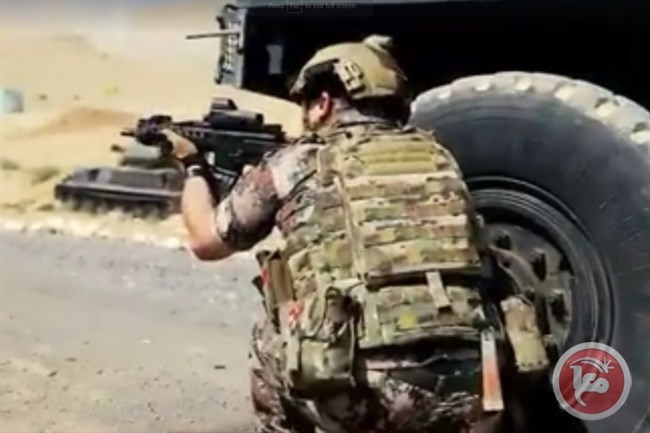فيديو- الملك يشارك في تدريب عسكري بالذخيرة الحية
