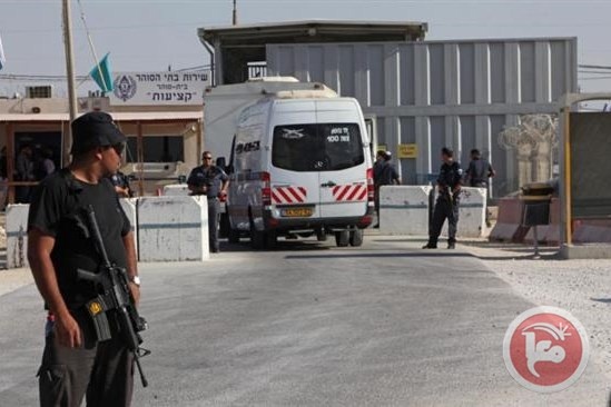 إدارة سجن ايشل تحتجز الأسرى المضربين في أقسام الجنائيين