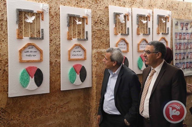 محافظ قلقيلية يفتتح معرض &quot;نصرة الأسرى في يوم المسرى&quot;