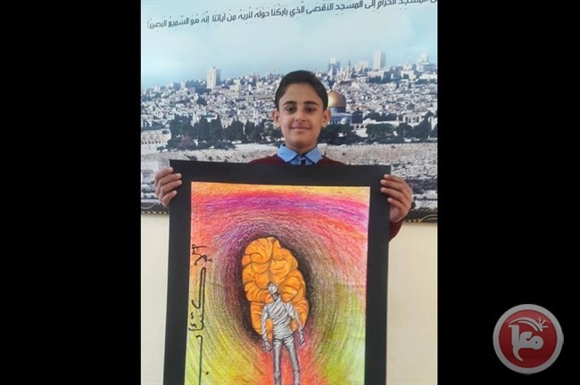 طالب من غزة يفوز بالمركز الأول على الشرق الأوسط برسمته