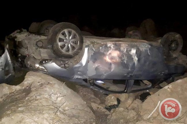 إصابة 4 اشخاص بعد انقلاب مركبتهم في بيت عوا