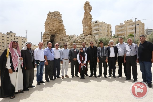 وزير الحكم المحلي يفتتح مهرجان &quot;تحت القناطر&quot; في العيزرية