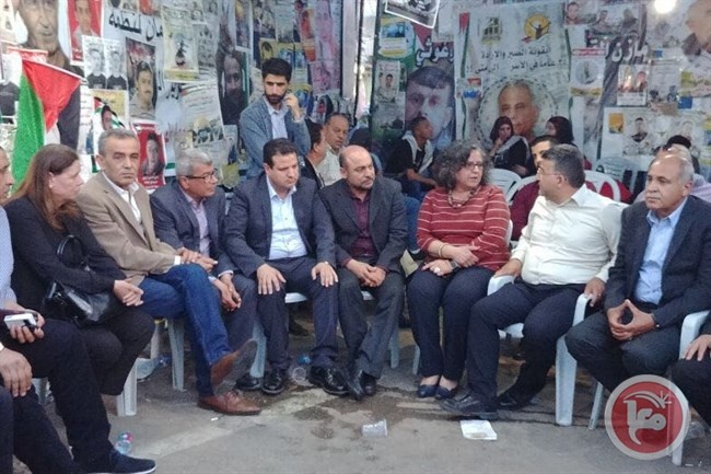 نواب المشتركة في خيمة التضامن مع الأسرى برام الله