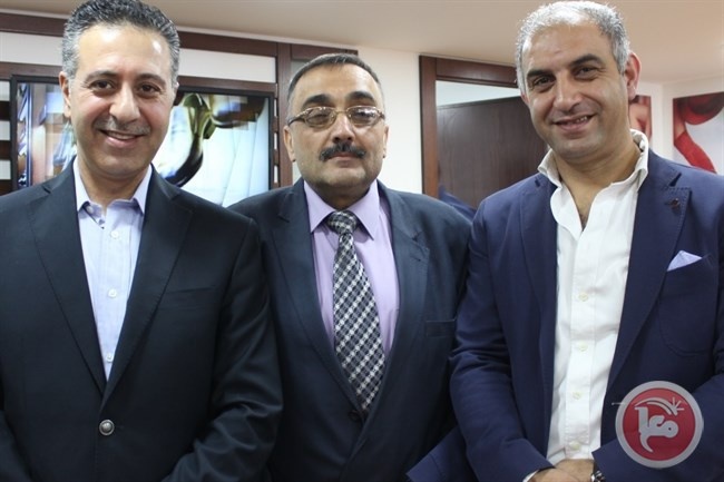 وزير الصناعة الأردني يزور معرض شغل الخليل