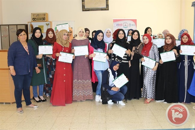 اختتام دورة التصوير الفوتوغرافي ومعالجة الصور في اهلي قلقيلية