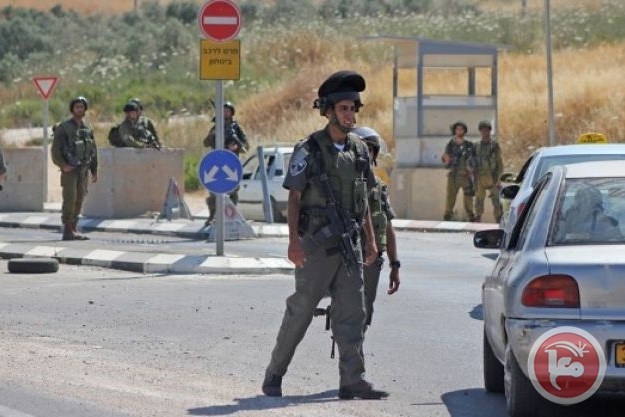 الاحتلال يغلق مدخل بلدة بيت فجار