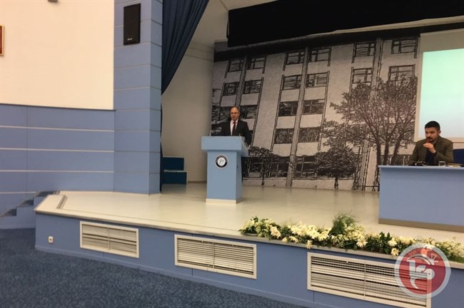 السفير مصطفى يلقي محاضرة حول الأسرى في جامعة غازي