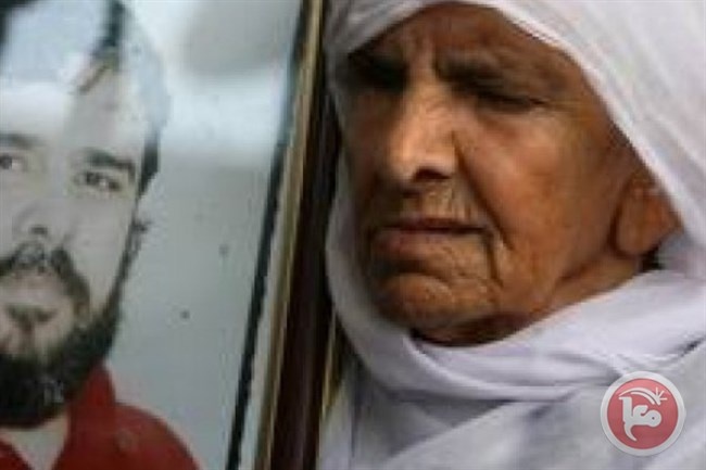 وفاة والدة الاسير فارس بارود من مخيم الشاطئ