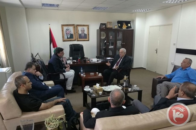 وزير العمل يطلع &quot;أوزلاي&quot; على أوضاع العمال