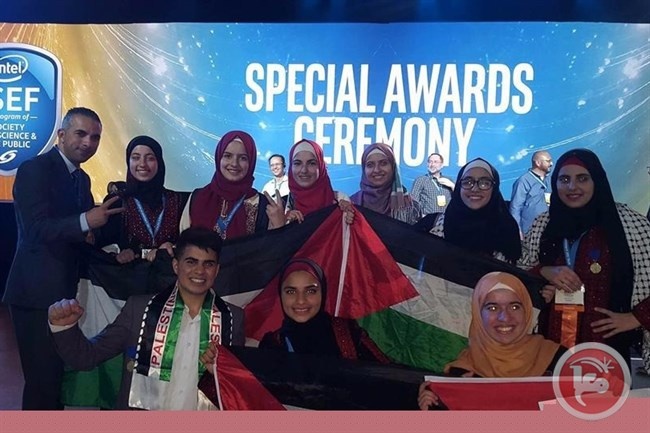 فريق فلسطيني يحصد جائزتين دوليتين بالتكنولوجيا
