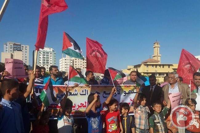 الديمقراطية بغزة تنظم مسيرة جماهيرية باتجاه خيمة الاعتصام