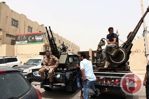 مسلحون يسيطرون على سجن يضم كبار رموز نظام القذافي