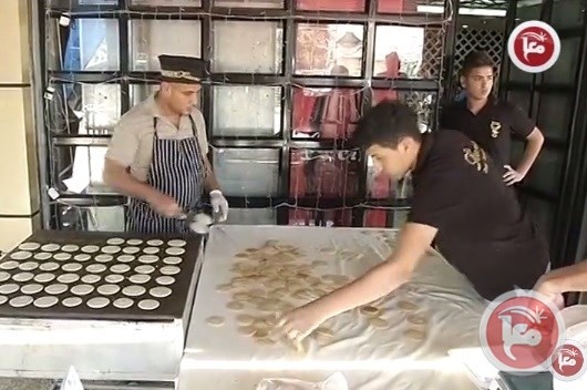 القطايف حلوى رمضان التي لا يختلف عليها اثنان